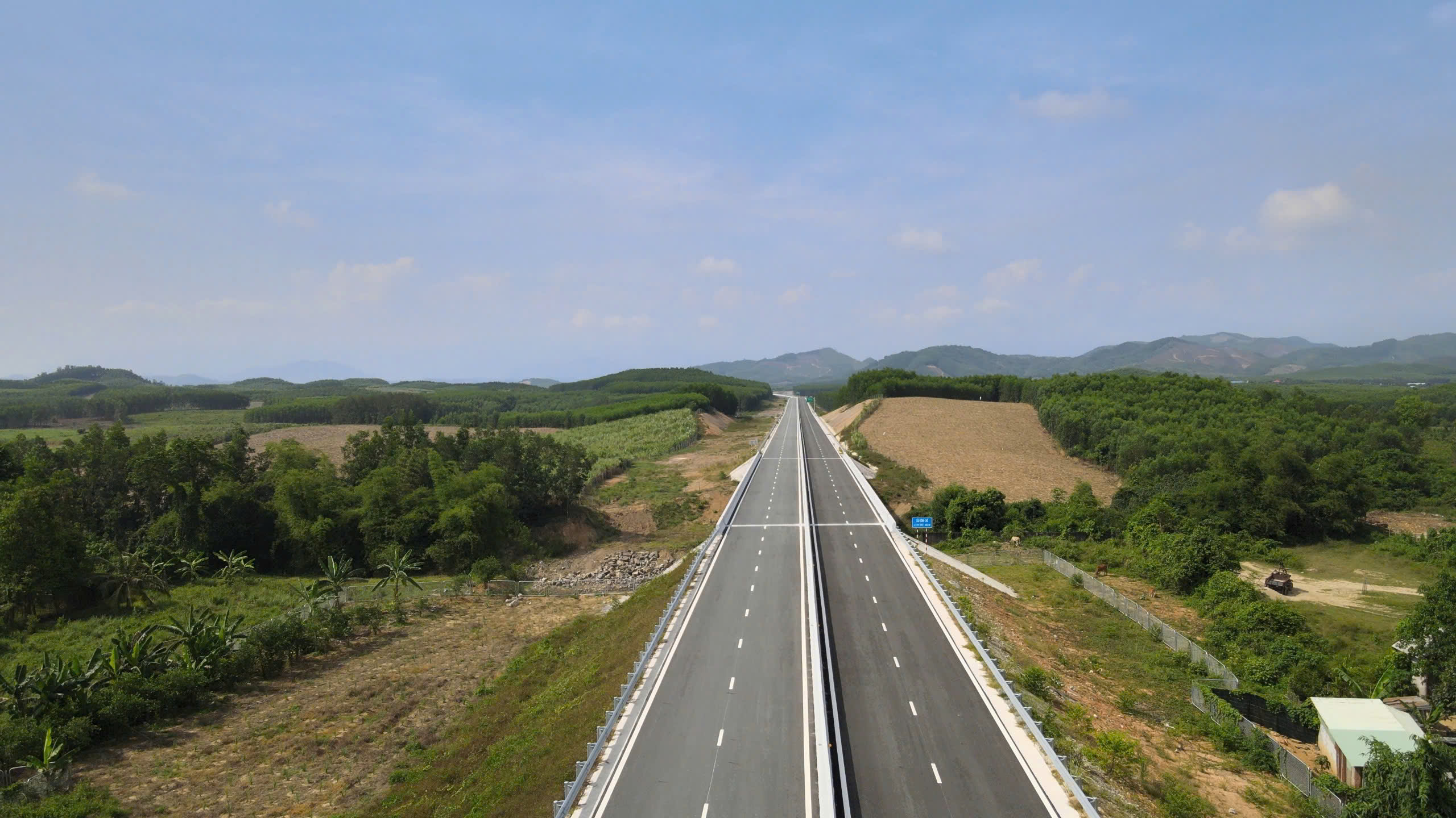 Toàn cảnh hơn 70km cao tốc Vân Phong – Nha Trang trước ngày khai thác
