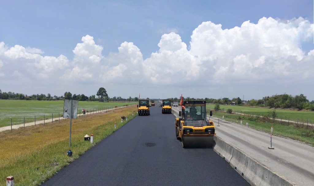 Các nhà thầu hiện đang thi công cầm chừng do thiếu đá.
