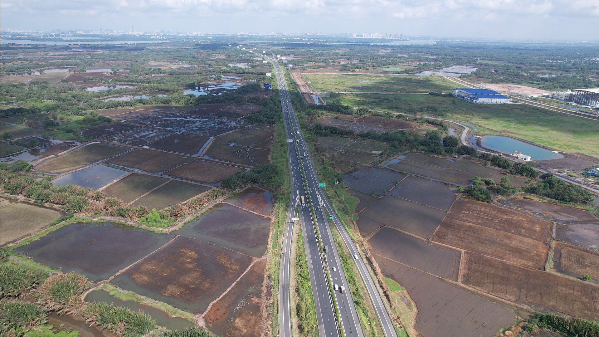 TP.HCM và Đồng Nai chia việc triển khai loạt cầu, đường sắt kết nối liên vùng